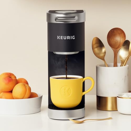 Keurig K-Mini Plus Einzelportions-K-Cup-Pad-Kaffeemaschine, mit Brühgröße von 6 bis 12 oz, fasst bis zu 9 K-Cup-Pads, Reisebecher-freundlich, Mattschwarz