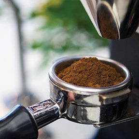 Intelligentsia-Kaffee, mittelstark gerösteter Kaffee aus ganzen Bohnen – Black Cat Espresso, 12-Unzen-Beutel mit Geschmacksnoten von Steinobst, dunklem Zucker und dunkler Schokolade