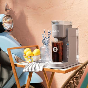 Keurig K-Iced Kaffeemaschine, Einzelportions-K-Cup-Pad-Eiskaffeemaschine, mit Heiß- und Kaltkaffeefunktion, brüht jede K-Cup-Pad, grau