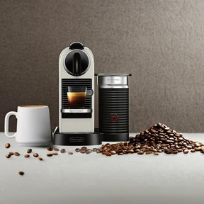 Nespresso CitiZ Kaffee- und Espressomaschine von De'Longhi mit Milchaufschäumer, weiß