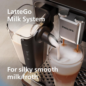 PHILIPS 4400 シリーズ全自動エスプレッソ マシン – 12 種類のホット &amp; アイス コーヒー、お手入れが簡単な LatteGo ミルク システム、SilentBrew、クイックスタート、セラミック グラインダー、ブラック クローム (EP4444/90)