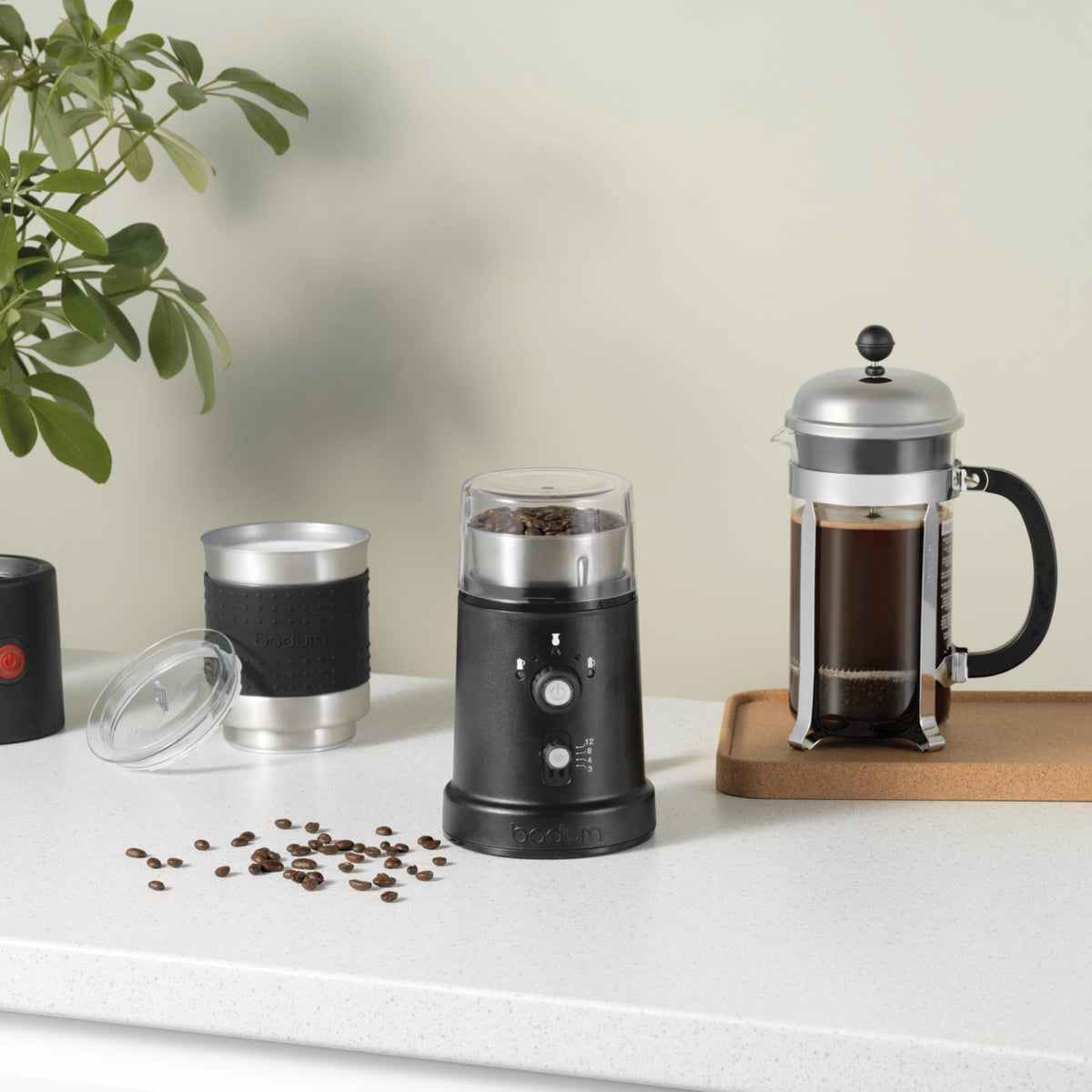 Bodum Bistro 電動コーヒーグラインダー、調節可能、5段階挽き設定、3オンス、ブラック