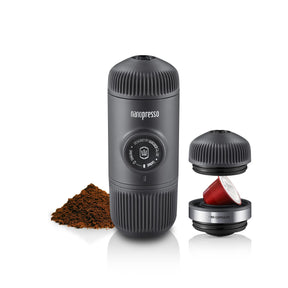 Tragbarer Espressokocher WACACO Nanopresso im Paket mit NS-Adapter, kompatibel mit NS-Kapseln und gemahlenem Kaffee, manuelles Reisekaffeemaschinen-Set, perfekt fürs Camping