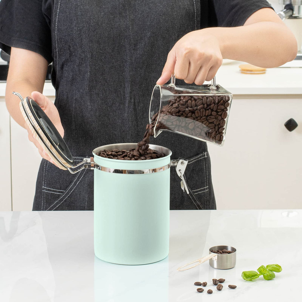 TEDSWAIT Kaffeedosen, luftdichter Vorratsbehälter für Kaffeebohnen, Edelstahl, Lebensmittelbehälter für die Küche, mit Messlöffel, Datumsanzeige und CO2-Ventil, 1,8 l (grün)