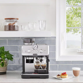 De'Longhi La Specialista Espressomaschine mit Mahlwerk, Milchaufschäumer, 1450 W, Barista-Set – Kaffee- und Cappuccinomaschine mit Bohnenbehälter, Edelstahl, Schwarz