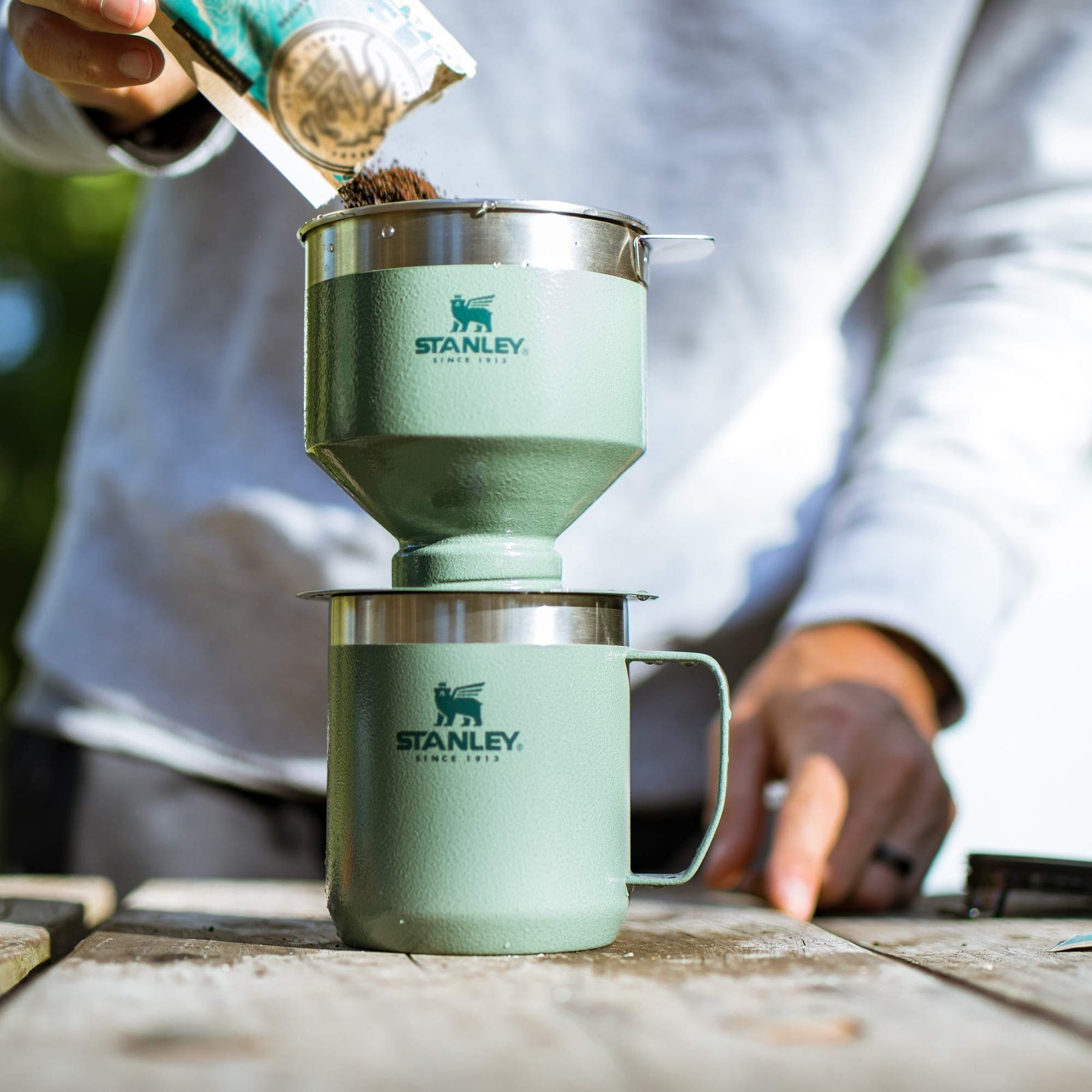 Stanley Perfect Brew Pour Over Set mit Campingbecher – wiederverwendbarer Filter – BPA-frei – leicht zu reinigende Kaffeemaschine aus Edelstahl – Hammertone Green