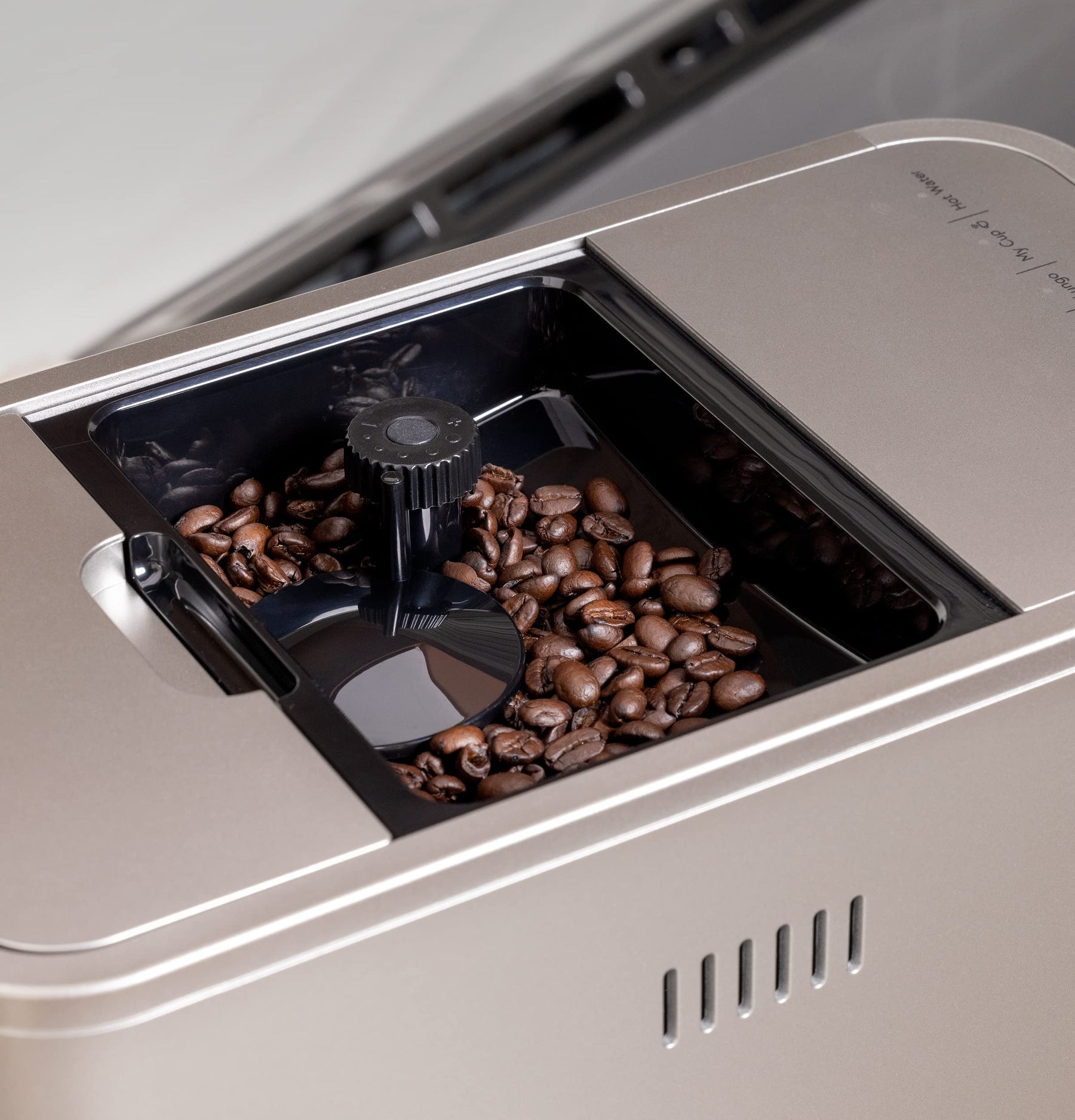 Café Affetto Automatische Espressomaschine | Brühvorgang in 90 Sekunden | 20 Bar Pumpendruck für ausgewogene Extraktion | Fünf einstellbare Mahlgradstufen | WLAN-Verbindung für individuelle Getränkeanpassung | Stahlsilber