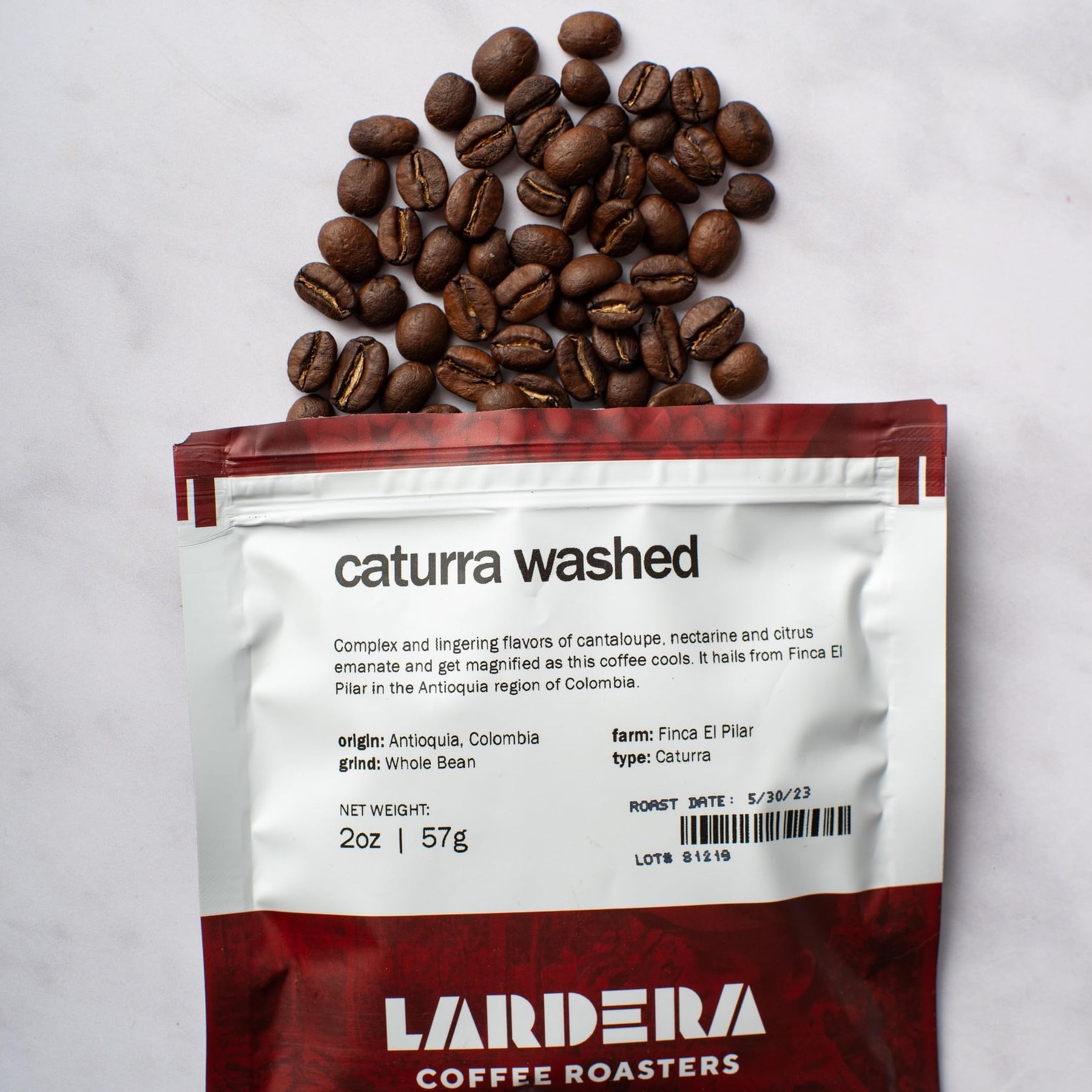 Probieren Sie eine Auswahl frischer Bohnen von Lardera Coffee Roasters: 4 x 2oz Stickstoff-gespülte Beutel = 8 Unzen frischer Kaffee