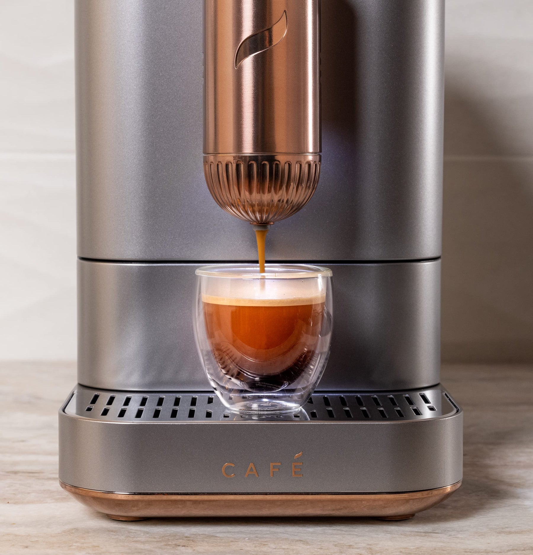 Café Affetto Automatische Espressomaschine | Brühvorgang in 90 Sekunden | 20 Bar Pumpendruck für ausgewogene Extraktion | Fünf einstellbare Mahlgradstufen | WLAN-Verbindung für individuelle Getränkeanpassung | Stahlsilber