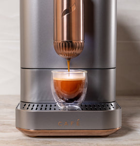 Café Affetto Automatische Espressomaschine | Brühvorgang in 90 Sekunden | 20 Bar Pumpendruck für ausgewogene Extraktion | Fünf einstellbare Mahlgradstufen | WLAN-Verbindung für individuelle Getränkeanpassung | Stahlsilber