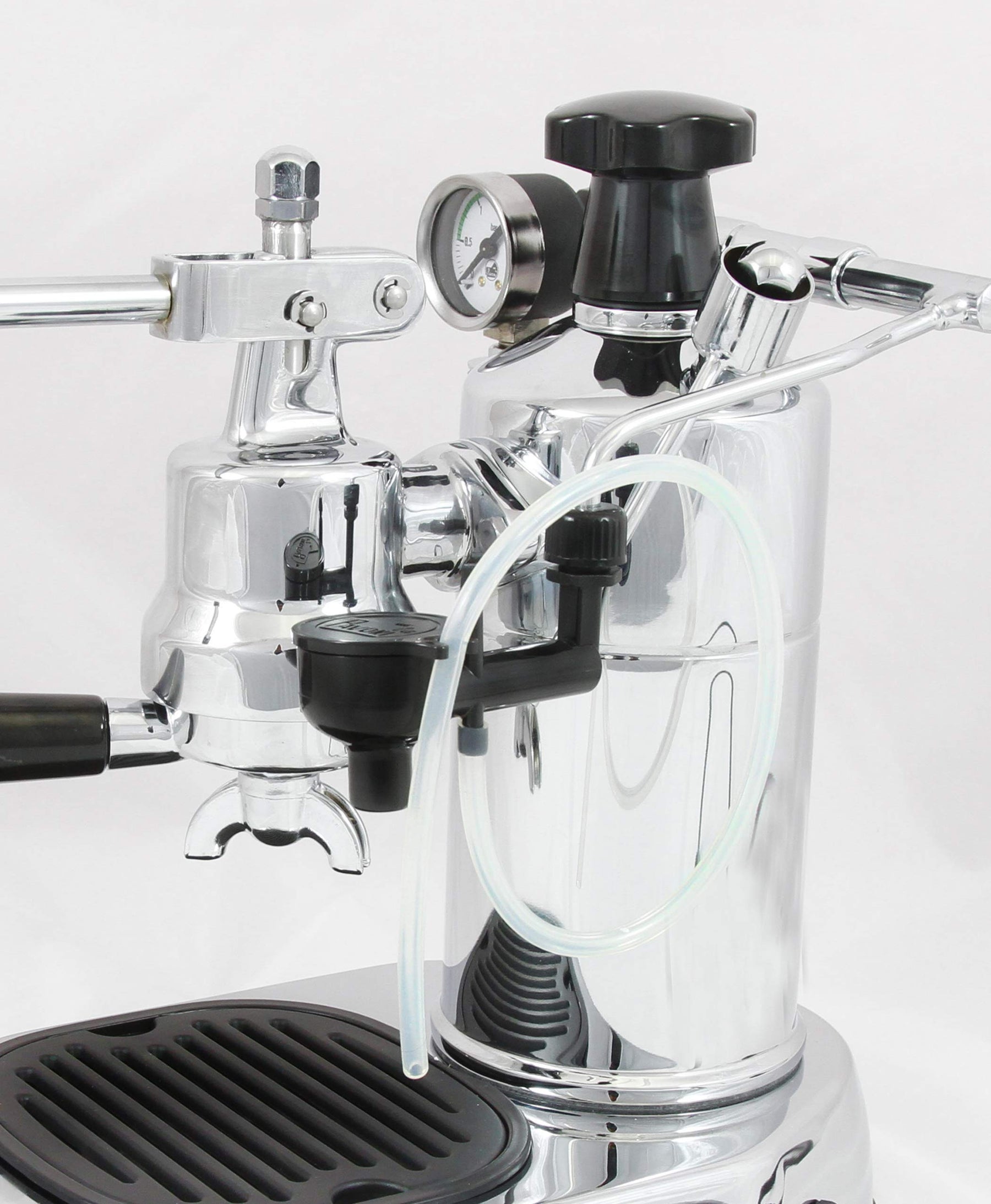 La Pavoni PC-16 プロフェッショナル エスプレッソ マシン | 16 カップ容量 | ブラック アクセントのクローム仕上げ | 真鍮製 38 オンス ボイラー | 圧力ゲージ付きデュアル泡立てシステム | イタリア製